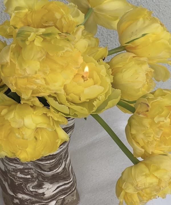 Aesthetic Realistic Rose Candle